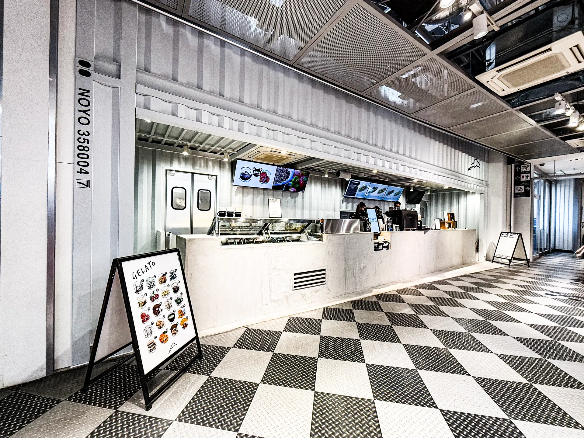KUSHITANI CAFE 店内