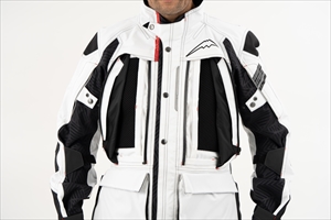 前傾しやすい前立て形状